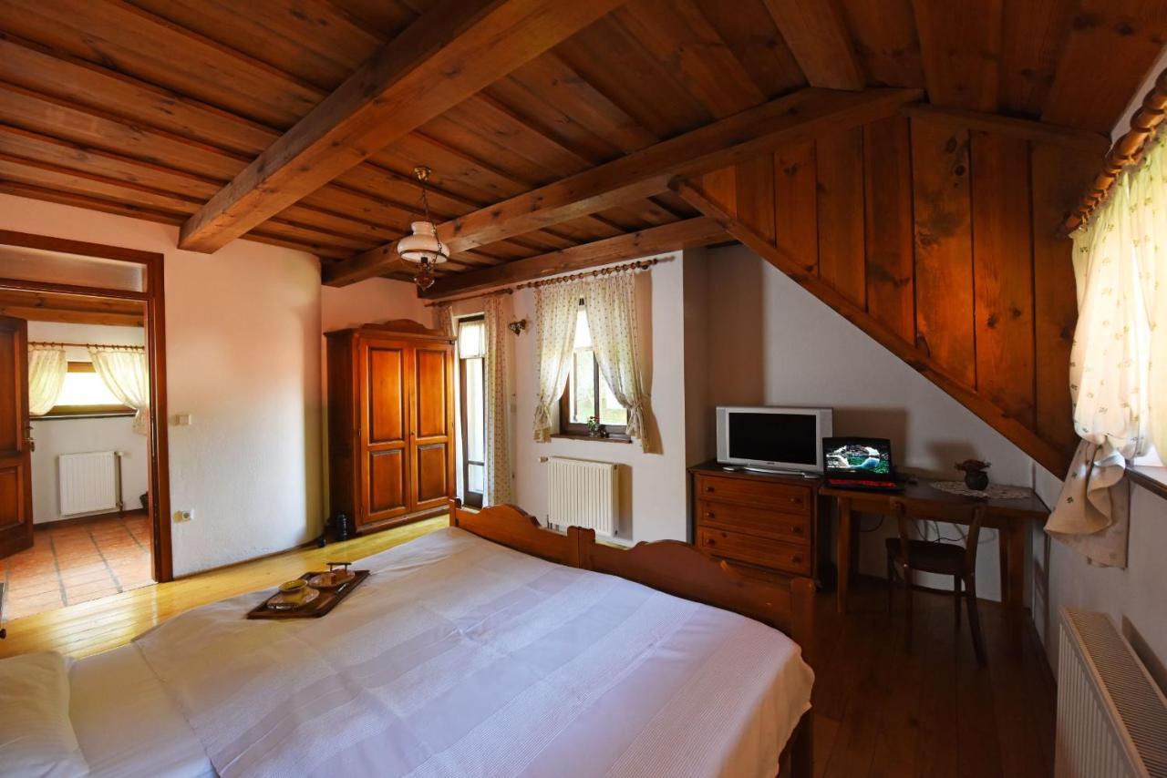 Domacija Seruga Countryside Hotel ノヴォ メスト エクステリア 写真