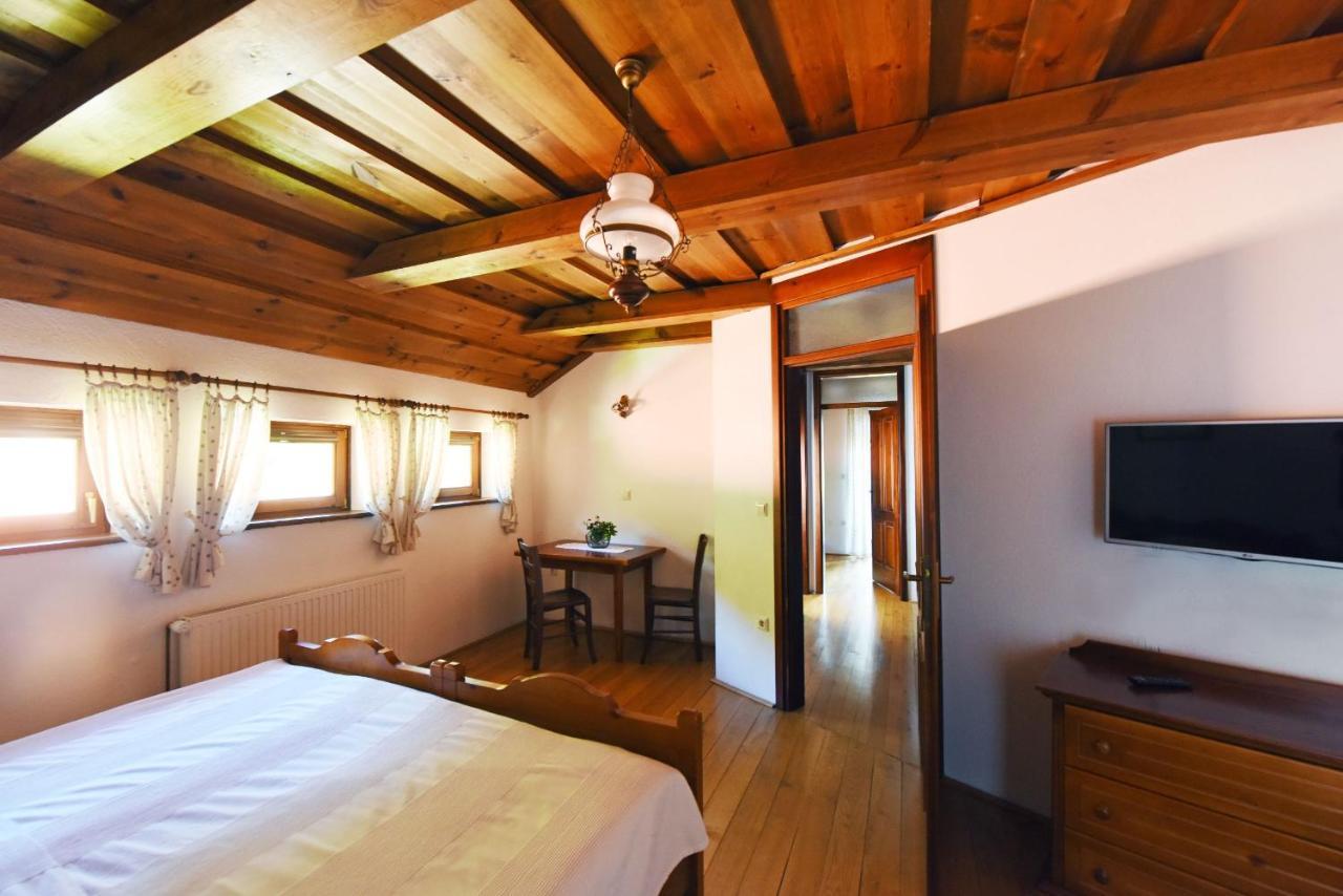 Domacija Seruga Countryside Hotel ノヴォ メスト エクステリア 写真
