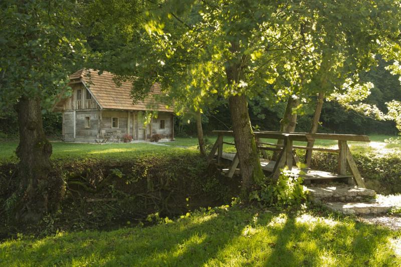 Domacija Seruga Countryside Hotel ノヴォ メスト エクステリア 写真