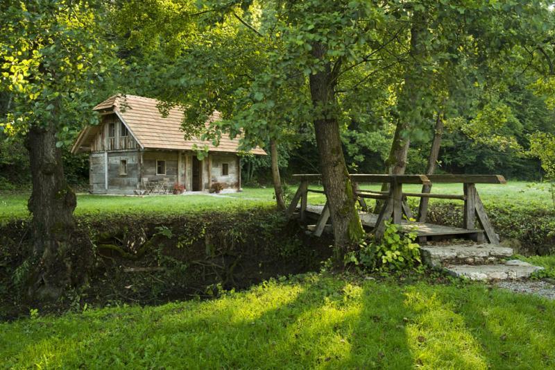 Domacija Seruga Countryside Hotel ノヴォ メスト エクステリア 写真