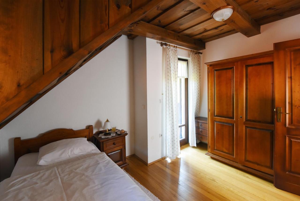 Domacija Seruga Countryside Hotel ノヴォ メスト エクステリア 写真